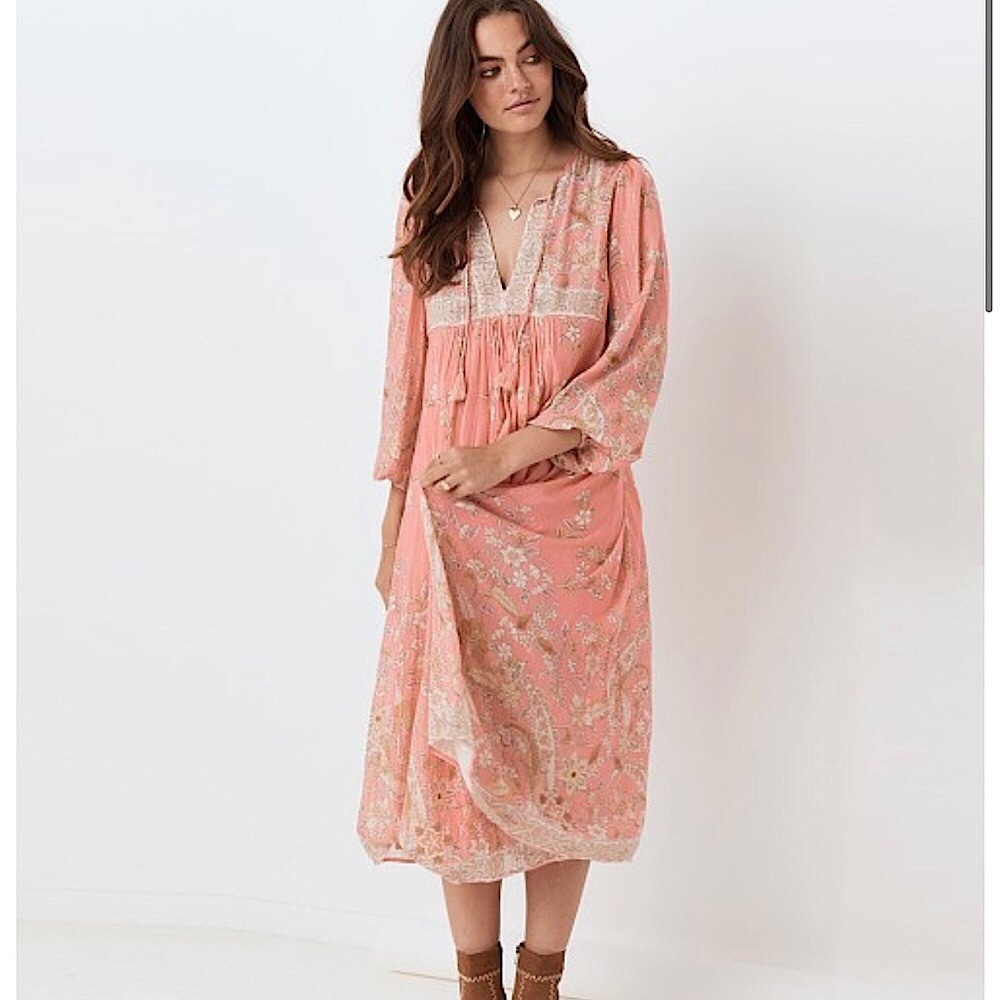spell hendrix boho dress | Dresses | Spell In Dusty Pink Xs category_l2_ or float the footpaths Size:One Size (S-L) Plunge Neck Tiered Hem